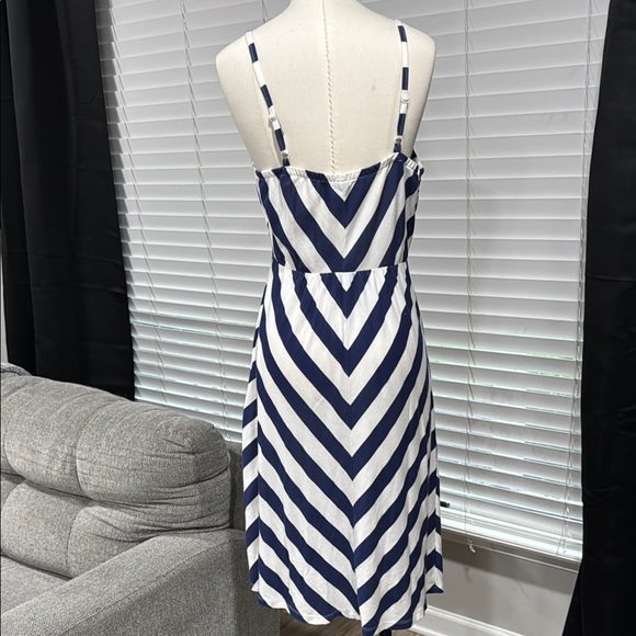 OLD NAVY Dress Fit and Flare Navy and White Chevron Striped MEDIUM - Picture 4 of 15
